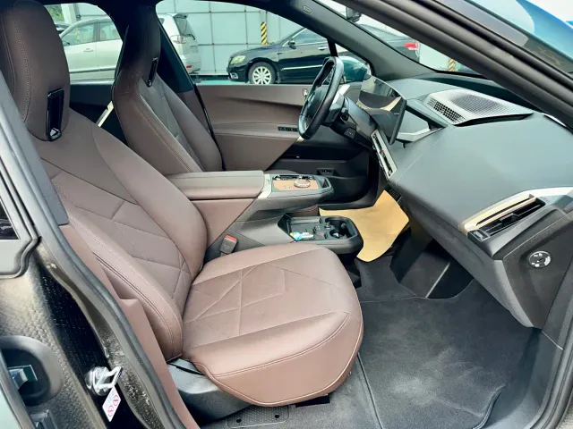BMW iX — Фото автомобиля 12