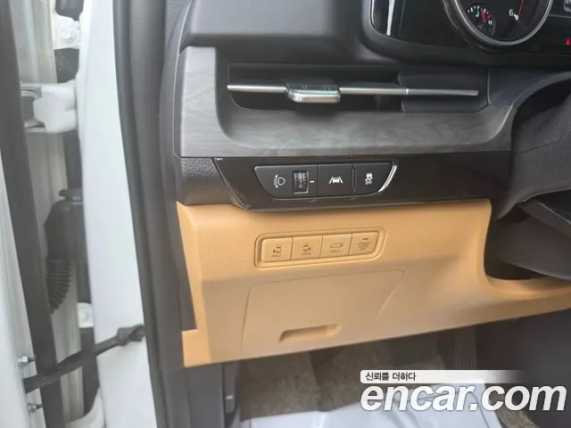 Kia Carnival Generation 4 — Фото автомобиля 11