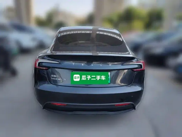 Tesla Model 3 — Фото автомобиля 3