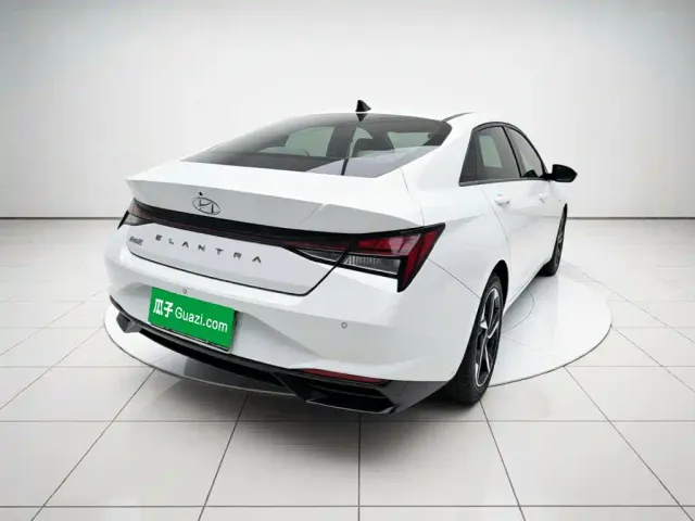 Hyundai Elantra — Фото автомобиля 6