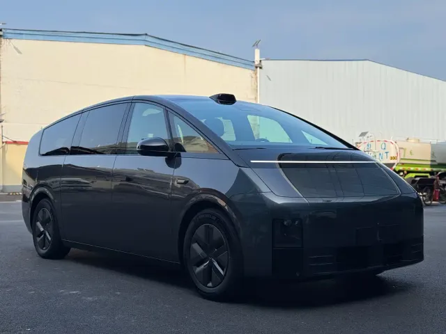 Li Auto MEGA — Фото автомобиля 3