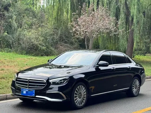 Фотография автомобиля — Mercedes-Benz E-Class