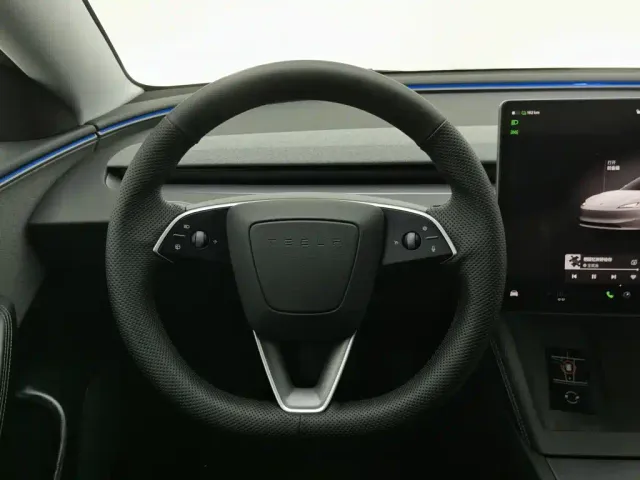 Tesla Model 3 — Фото автомобиля 11
