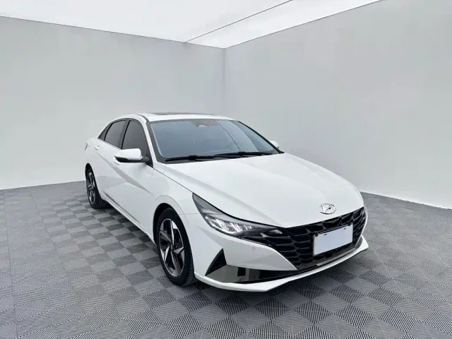 Hyundai Elantra — Фото автомобиля 3