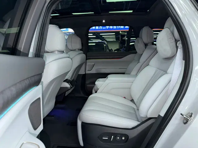 Nio ES8 — Фото автомобиля 9