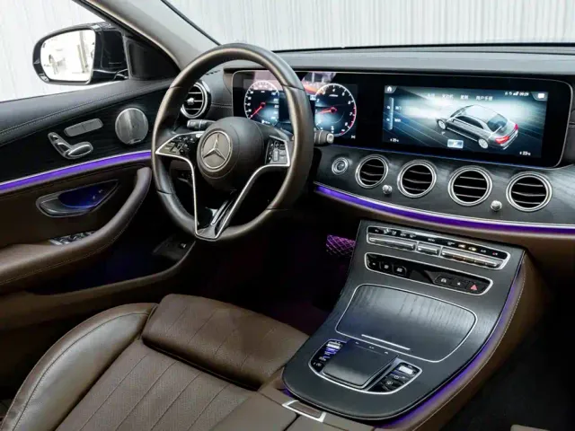 Mercedes-Benz E-Class — Фото автомобиля 27