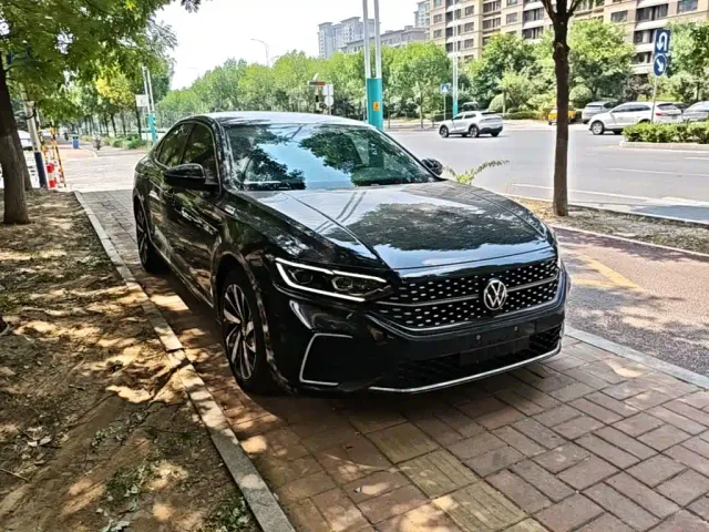 Volkswagen Passat — Фото автомобиля 3