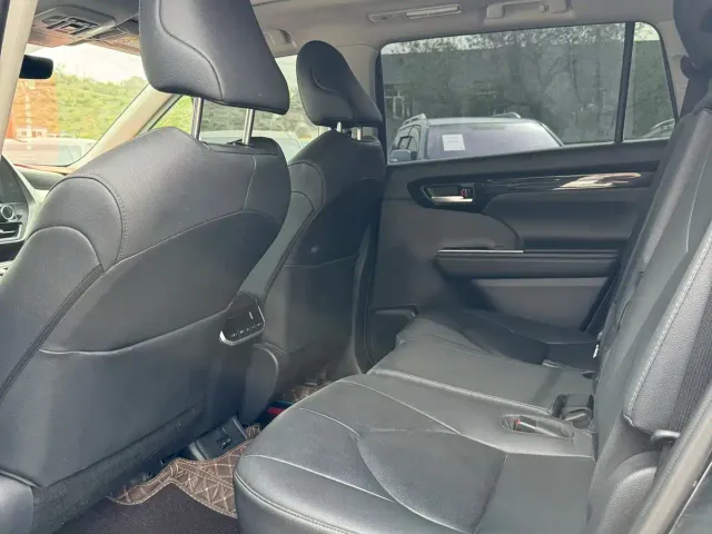 Toyota Highlander — Фото автомобиля 6