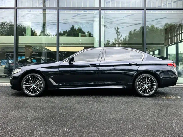 BMW 5 Series — Фото автомобиля 3