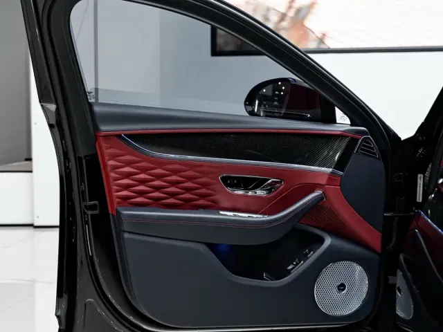 Bentley Flying Spur — Фото автомобиля 15