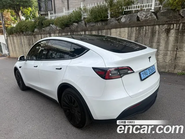 Tesla Model Y — Фото автомобиля 6