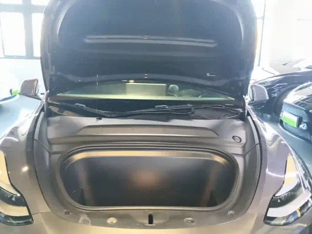Tesla Model Y — Фото автомобиля 19