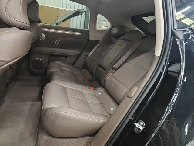 IM Motors LS6 — Фото автомобиля 16