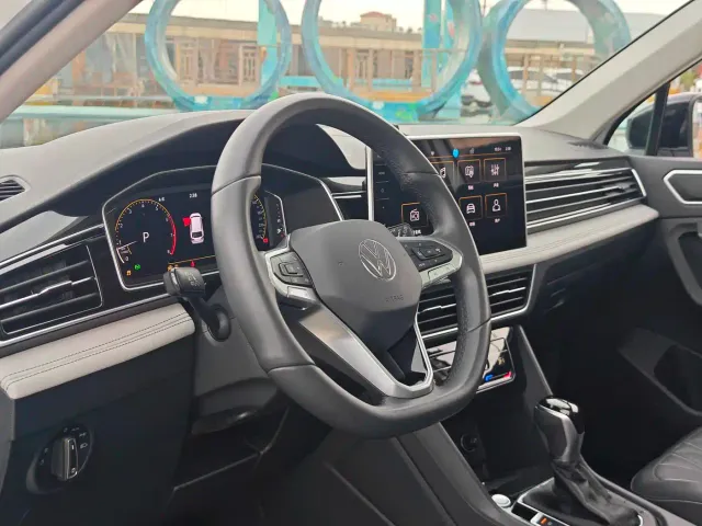 Volkswagen Tiguan L — Фото автомобиля 25