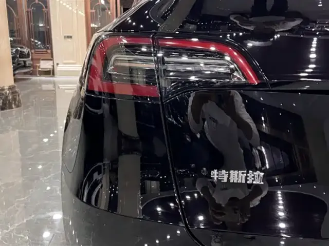Tesla Model Y — Фото автомобиля 19