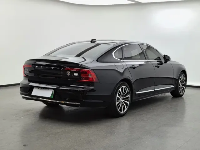 Volvo S90 — Фото автомобиля 4