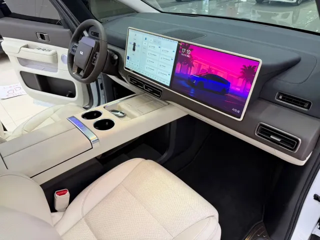 Li Auto MEGA — Фото автомобиля 6