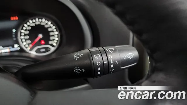 Jeep Renegade — Фото автомобиля 17