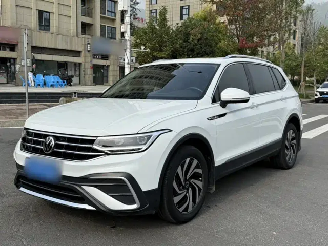 Фотография автомобиля — Volkswagen Tiguan L