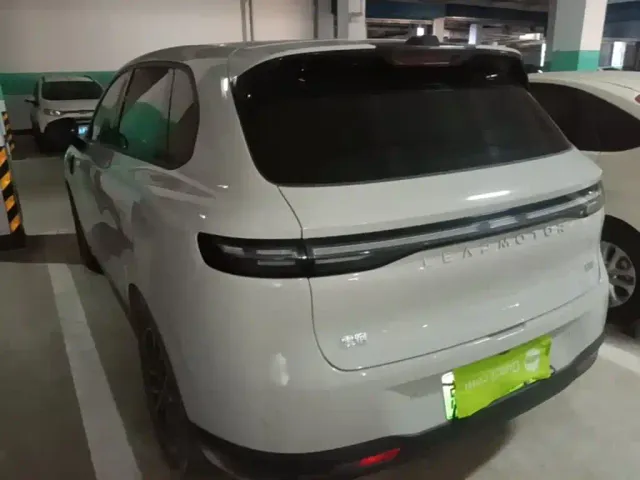 Leapmotor B10 — Фото автомобиля 4