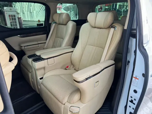 Toyota Alphard — Фото автомобиля 18