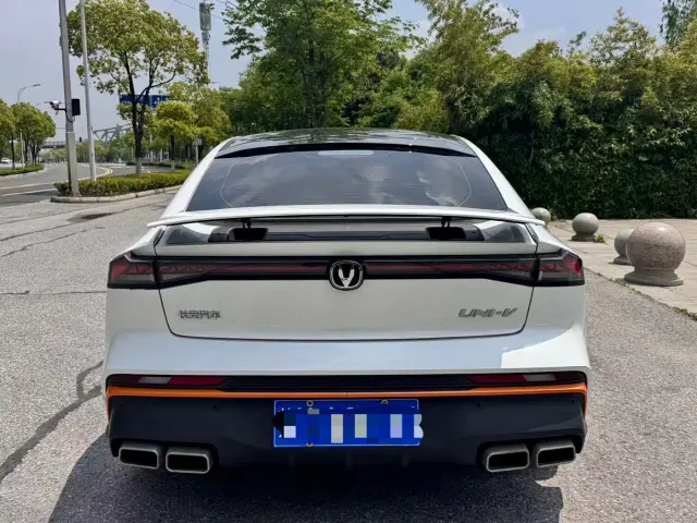 Changan UNI-V — Фото автомобиля 6