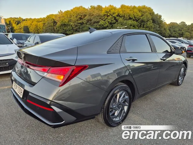 Hyundai Avante CN7 — Фото автомобиля 4