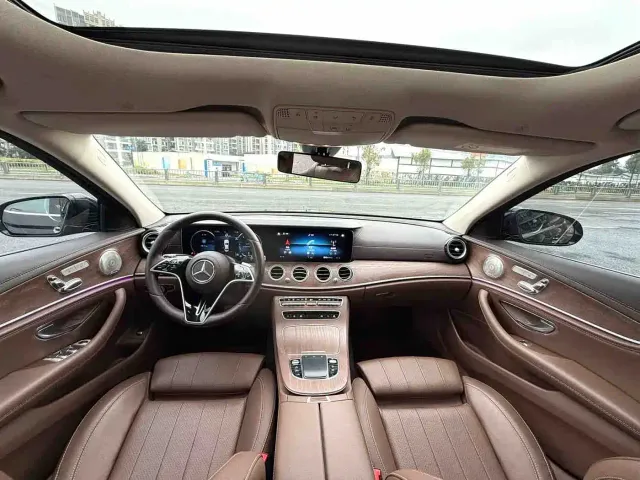 Mercedes-Benz E-Class — Фото автомобиля 4