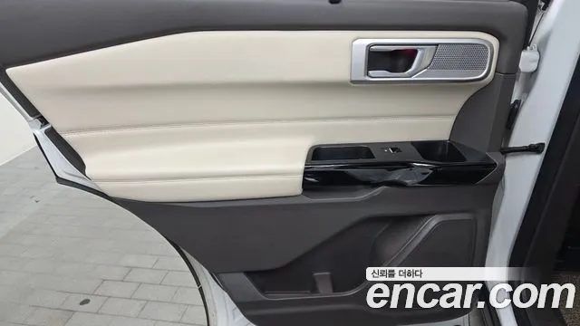 Ford Explorer — Фото автомобиля 14