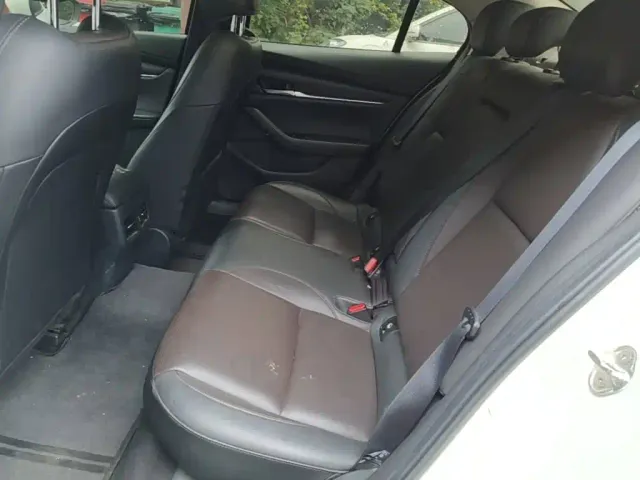 Mazda Axela — Фото автомобиля 16