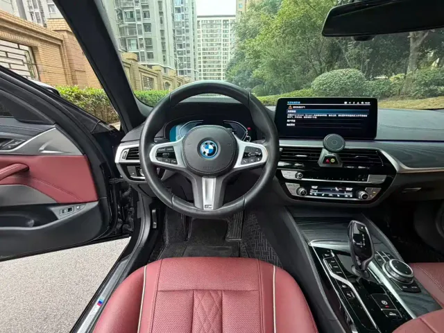 BMW 5 Series — Фото автомобиля 9