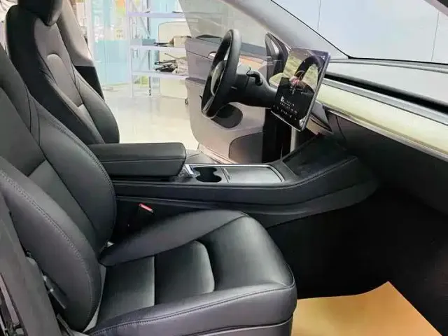 Tesla Model Y — Фото автомобиля 11
