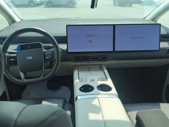 Li Auto MEGA — Фото автомобиля 11