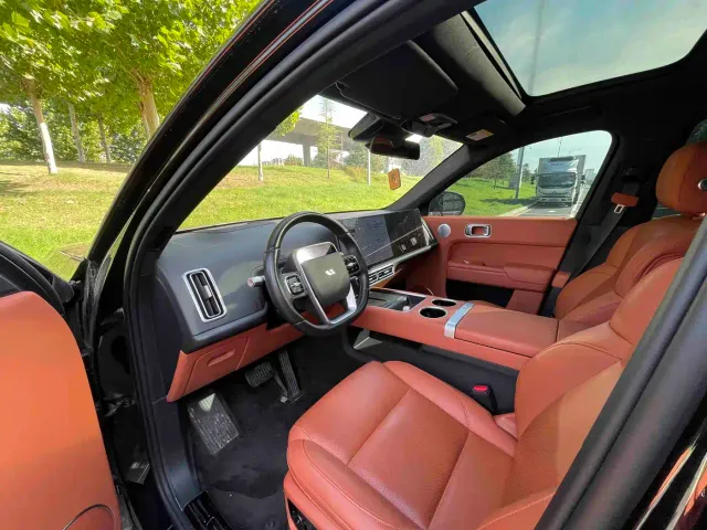 Li Auto L7 — Фото автомобиля 4