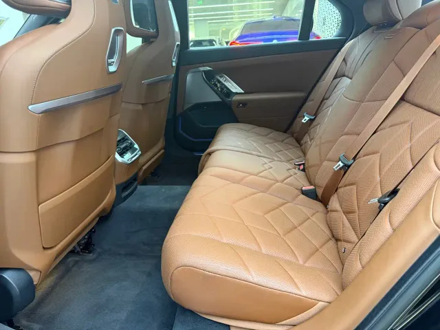 BMW 7 Series — Фото автомобиля 15