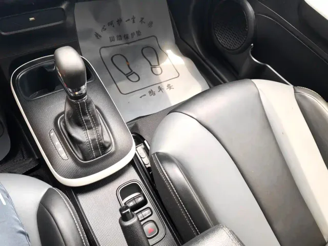 Roewe Clever — Фото автомобиля 12