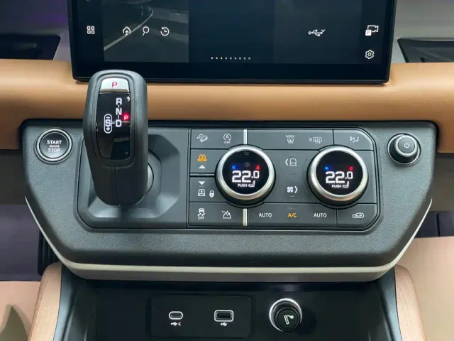 Land Rover Defender — Фото автомобиля 15