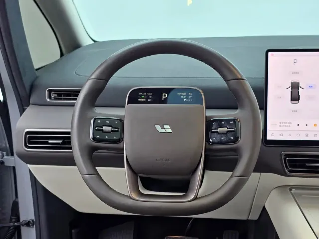 Li Auto MEGA — Фото автомобиля 21