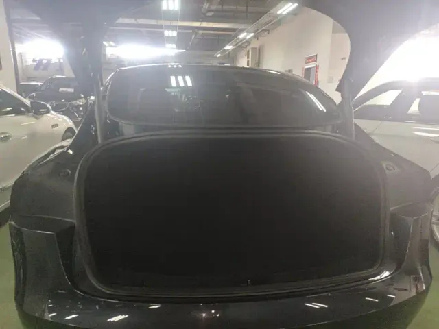 Tesla Model 3 — Фото автомобиля 18