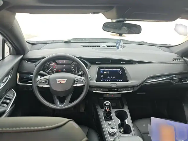 Cadillac XT4 — Фото автомобиля 9