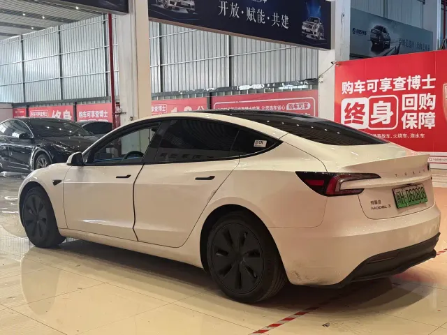 Tesla Model 3 — Фото автомобиля 6