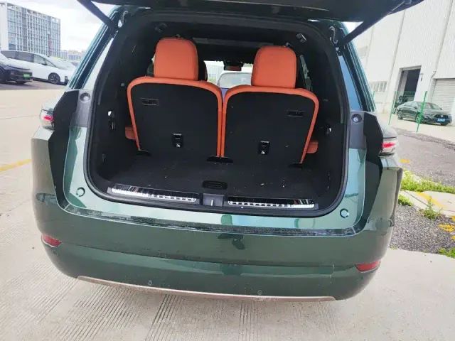 Li Auto L9 — Фото автомобиля 7