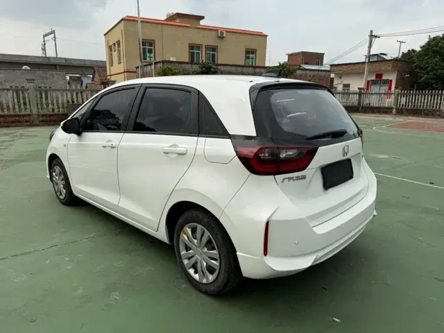 Honda Fit — Фото автомобиля 4