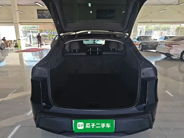 Tesla Model Y — Фото автомобиля 18