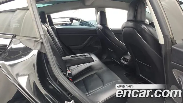 Tesla Model 3 — Фото автомобиля 18
