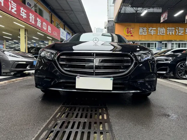 Mercedes-Benz E-Class — Фото автомобиля 2