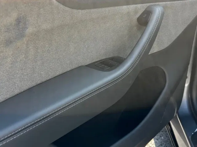 Tesla Model Y — Фото автомобиля 8