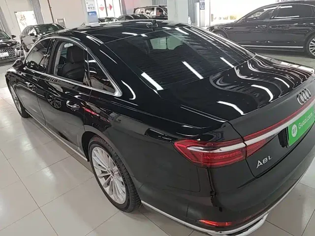 Audi A8 — Фото автомобиля 4