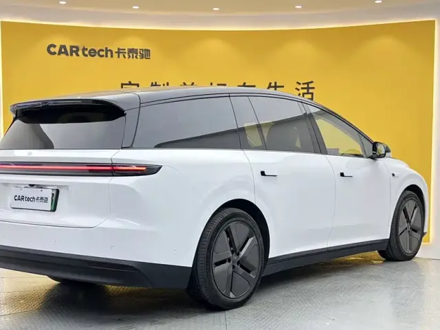 Li Auto i8 — Фото автомобиля 3