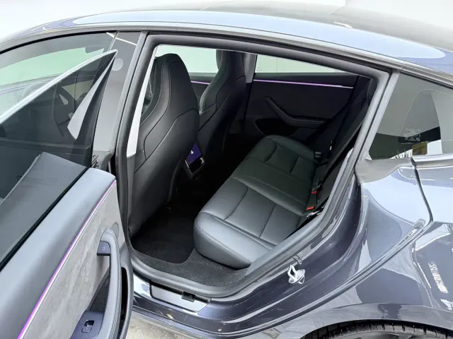 Tesla Model 3 — Фото автомобиля 17
